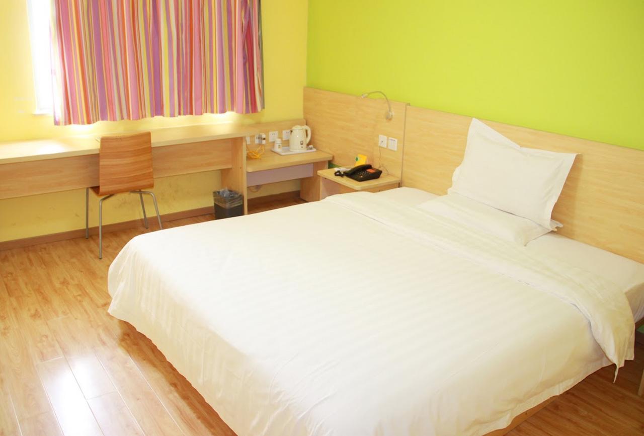 7Days Inn Xianning Hot Spring Pedestrian Street Shopping Park Exterior foto
